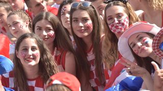 Tisuće Zadrana na Forumu navijalo za Vatrene u finalu Svjetskog prvenstva Tisuće Zadrana na Forumu navijalo za Vatrene u finalu Svjetskog prvenstva