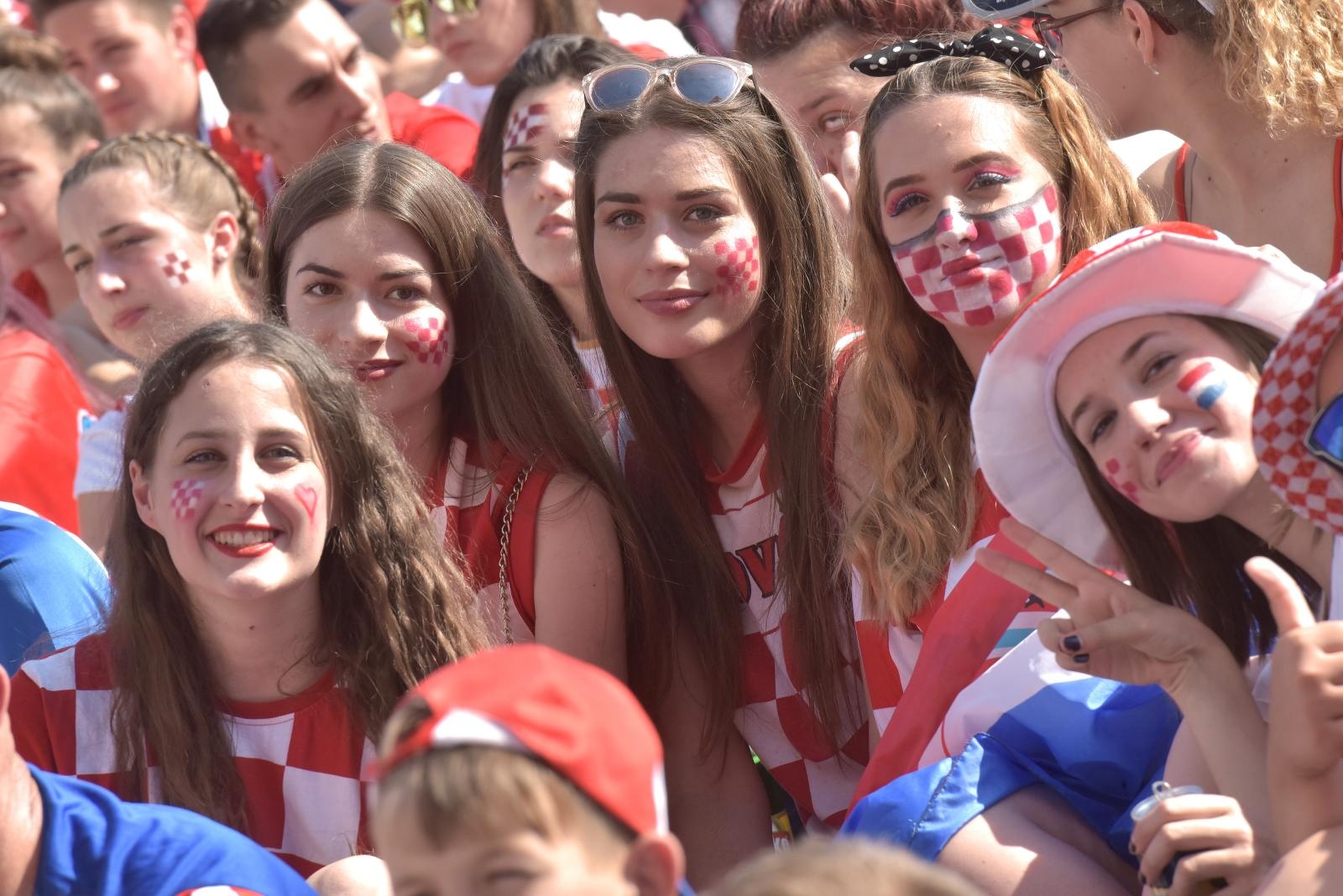 Tisuće Zadrana na Forumu navijalo za Vatrene u finalu Svjetskog prvenstva Tisuće Zadrana na Forumu navijalo za Vatrene u finalu Svjetskog prvenstva