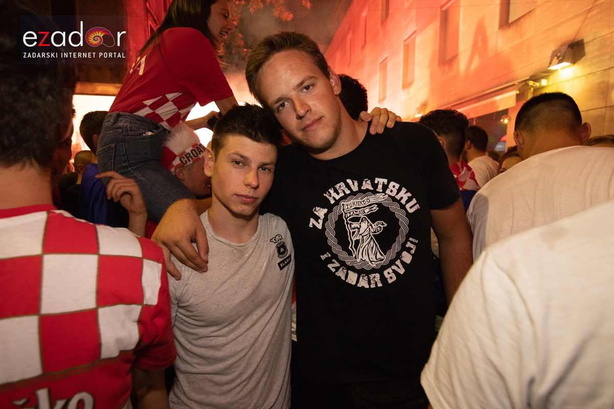 Čudesna noć: Velika fešta ulicama Zadra nakon plasmana Vatrenih u finale SP Čudesna noć: Velika fešta ulicama Zadra nakon plasmana Vatrenih u finale SP