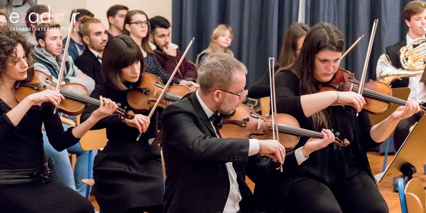 Ivan Krpan i Zadarski komorni orkestar u Svečanoj dvorani Sveučilišta Ivan Krpan i Zadarski komorni orkestar u Svečanoj dvorani Sveučilišta