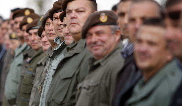 Zadar, 151010
Obiljezavanje 20. godisnjice osnutka Specijalne jedinice policije Poskoci, prve legalne naoruzane postrojbe u RH, a na proslavi je prisustvovao i predsjednik RH Ivo Josipovic. Proslava je odrzana u centru Franko Lisica.
Foto: Jure Miskovic /