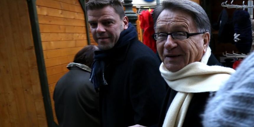 Zagreb – Nogometni trener Miroslav Blazevic Ciro sa sinom Miroslavom Blazevicem juniorom prosetao Bogovicevom ulicom. Photo: Anto Magzan/PIXSELL Zagreb – Nogometni trener Miroslav Blazevic Ciro sa sinom Miroslavom Blazevicem juniorom prosetao Bogovicevom ulicom. Photo: Anto Magzan/PIXSELL