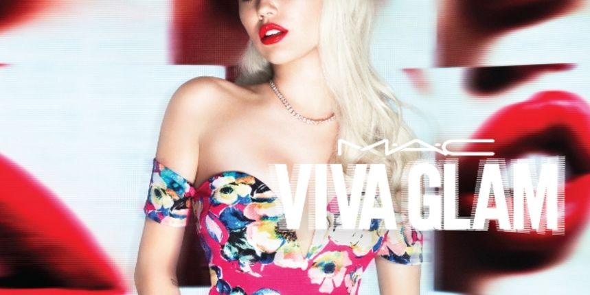 S kratkim šiškama Miley Cyrus predstavila svoju novu kolekciju Viva Glam za MAC
