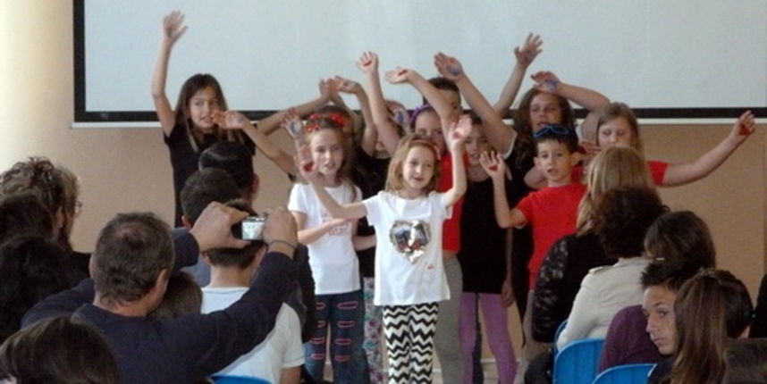 Predstava “Lubavlju gradimo svijet” u sklopu projekta Živim život bez nasilja Predstava “Lubavlju gradimo svijet” u sklopu projekta Živim život bez nasilja