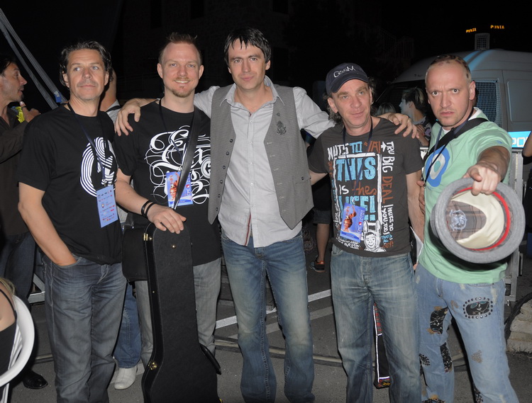 Vodice, 110611.
Obala Vladimira Natora.
Posljednja vecer CMC -a u Vodicama.
Na slici: Boris Novkovic s bendom.
Foto: Marija Mihic / CROPIX