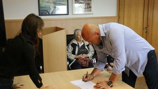 Vir: Dodjela materijalne pomoći roditeljima za nabavku udžbenika i školske opreme Vir: Dodjela materijalne pomoći roditeljima za nabavku udžbenika i školske opreme