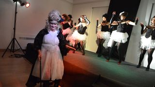 Dragon teatar premijerom predstave “Kraljevo” proslavio svoj peti rođendan Dragon teatar premijerom predstave “Kraljevo” proslavio svoj peti rođendan