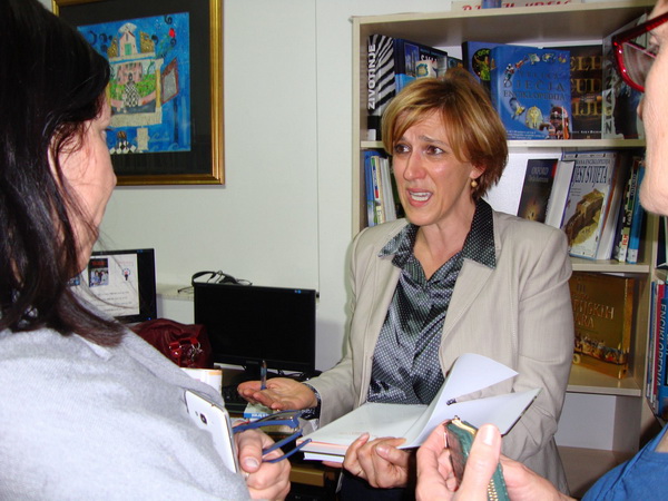 Anita Šupe predstavila knjigu “Istine i laži o hrani” u prepunoj biogradskoj Gradskoj knjižnici. Foto: Gordana Šarić Anita Šupe predstavila knjigu “Istine i laži o hrani” u prepunoj biogradskoj Gradskoj knjižnici. Foto: Gordana Šarić