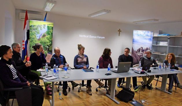 Vertical Dance Forum