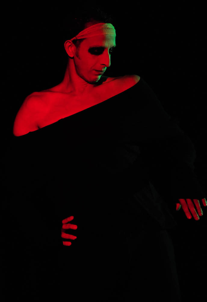 17. Zadarsko kazališno ljeto: Multimedijalni performans “Diva”, Edvin Liverić, foto: N. Marčev 17. Zadarsko kazališno ljeto: Multimedijalni performans “Diva”, Edvin Liverić, foto: N. Marčev