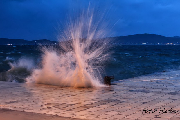 Igra valova na zadarskoj rivi 7. studenog 2014.  Foto: Roberto Lerga
