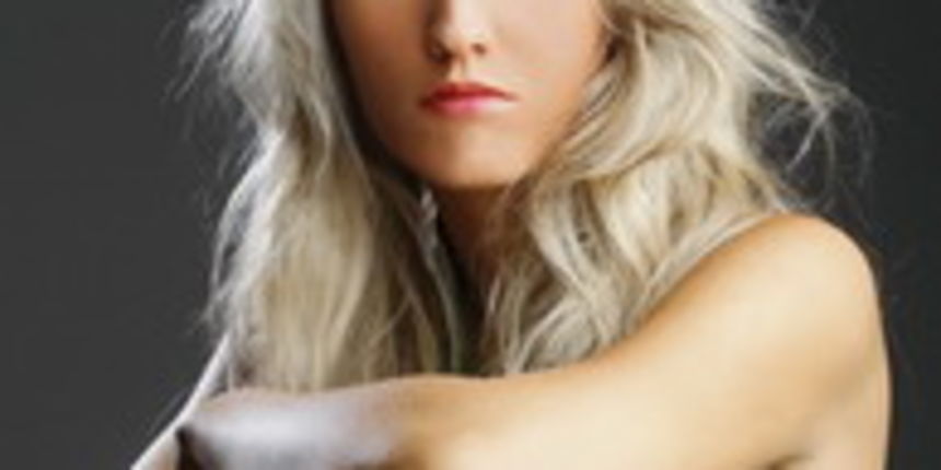 Zagreb, 261007.
Foto studio EPH.
Redateljica Irena Skoric.
Studentica rezije na Akademiji dramske umjetnosti, Irena Skoric, sudjelovala je ove godine na mnogim medjunarodnim filmskim festivalima.
Foto: Elvir Tabakovic / CROPIX Zagreb, 261007.
Foto studio EPH.
Redateljica Irena Skoric.
Studentica rezije na Akademiji dramske umjetnosti, Irena Skoric, sudjelovala je ove godine na mnogim medjunarodnim filmskim festivalima.
Foto: Elvir Tabakovic / CROPIX