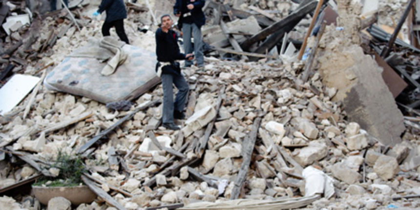 Potres u LAquili (Foto: lastampa.it) Potres u LAquili (Foto: lastampa.it)