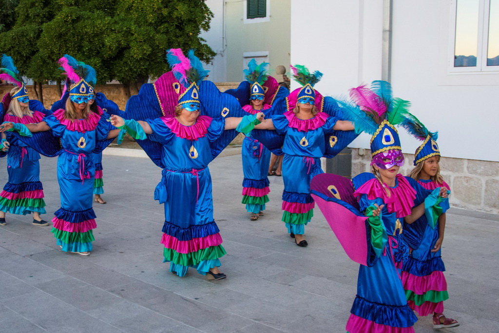 Paški ljetni karneval 2017 – maškarana povorka