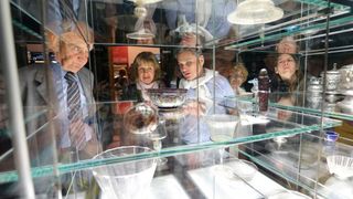 U Muzeju za umjetnost i obrt otvorena je izložba ” Transparentna ljepota – Staklo iz hrvatskih muzeja”. Transparentna ljepota rezultat je trogodišnjeg rada stručnjaka iz 30-tak hrvatskih muzeja. Uz postav dijela izložbe Transparentna ljepota u MUO, istodo