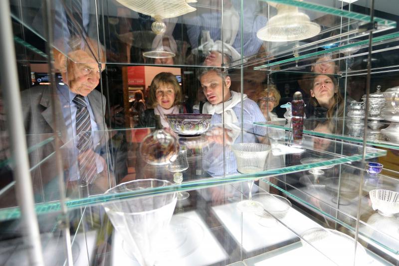 U Muzeju za umjetnost i obrt otvorena je izložba ” Transparentna ljepota – Staklo iz hrvatskih muzeja”. Transparentna ljepota rezultat je trogodišnjeg rada stručnjaka iz 30-tak hrvatskih muzeja. Uz postav dijela izložbe Transparentna ljepota u MUO, istodo