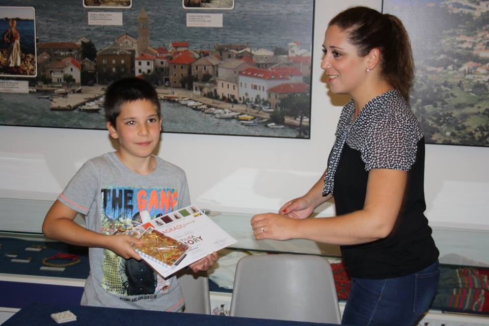 Etno dani: Osnovci igrali “Igru pamtilicu” u Gradskoj straži Etno dani: Osnovci igrali “Igru pamtilicu” u Gradskoj straži