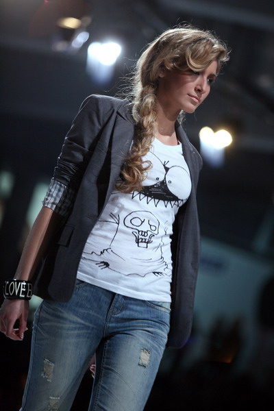 U trgovackom centru West gate sinoc zapoceo modni dogadjaj Nivea Cro A Porter. U trgovackom centru West gate sinoc zapoceo modni dogadjaj Nivea Cro A Porter.