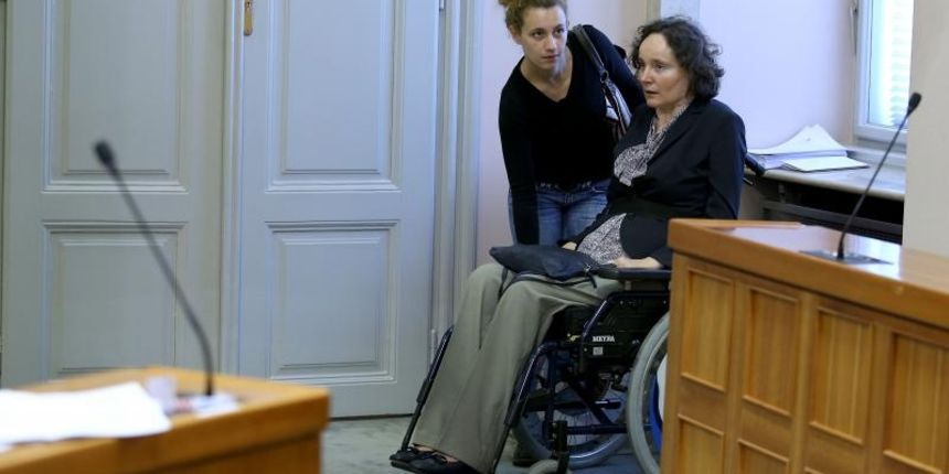 Bez i jednog zahtjeva za stanku Sabor je sjednicu nastavio raspravom o izvjescu pravobraniteljice za invalide. Izvjesce nije branila Anka Slonjsak jer joj je istekao mandat. Anka Slonjsak. Bez i jednog zahtjeva za stanku Sabor je sjednicu nastavio raspravom o izvjescu pravobraniteljice za invalide. Izvjesce nije branila Anka Slonjsak jer joj je istekao mandat. Anka Slonjsak.