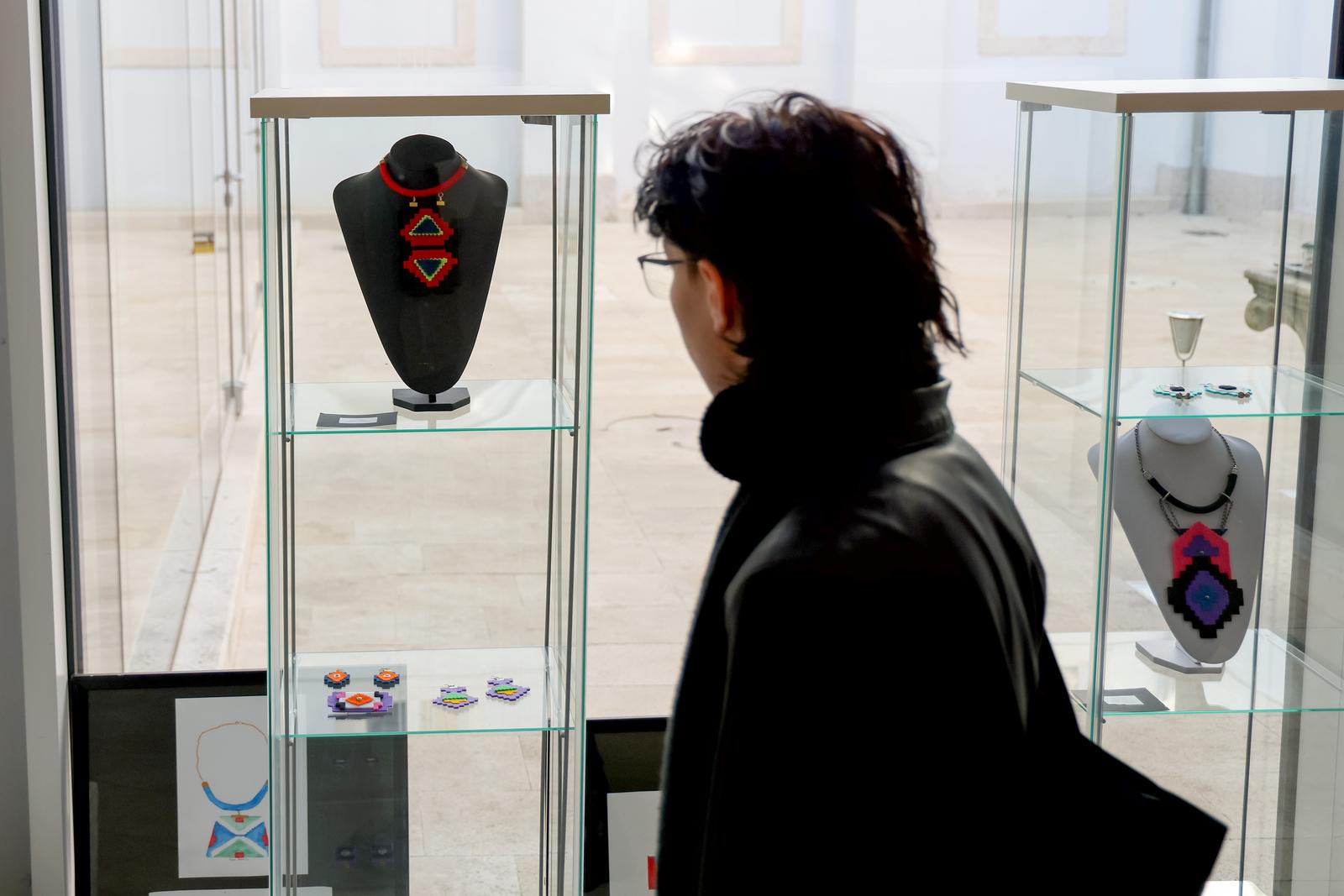 Kneževa palača: Otvorena izložba “Ornamentika sjeverne Dalmacije” Kneževa palača: Otvorena izložba “Ornamentika sjeverne Dalmacije”