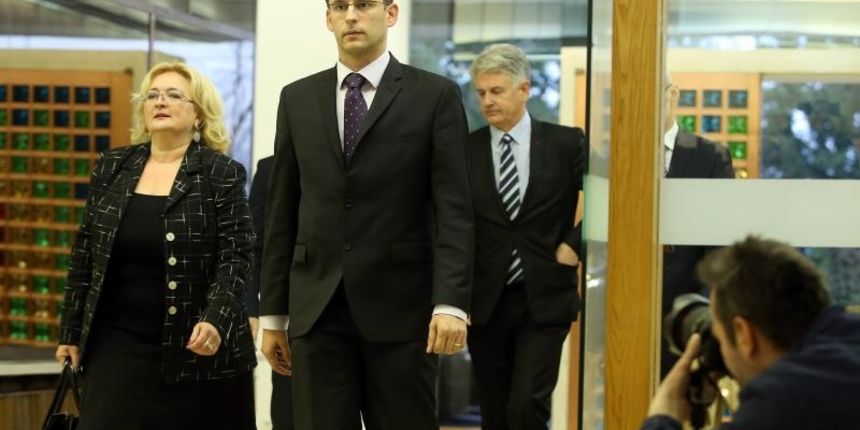 U Uredu predsjednice odrzane su trece konzultacije s celnicima parlamentarnih stranaka izabranih u Hrvatski sabor. Bozo Petrov, Ines Strenja Linic. Photo: Robert Anic/PIXSELL U Uredu predsjednice odrzane su trece konzultacije s celnicima parlamentarnih stranaka izabranih u Hrvatski sabor. Bozo Petrov, Ines Strenja Linic. Photo: Robert Anic/PIXSELL