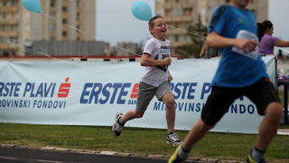 Zadar, 210513.
Erste Plava Liga danas se odrzava na stadionu Visnjik. Rijec je o jedinstvenom djecjem atletskom natjecanju upecatljivog slogana Brze, Vise, Jace, koje se odrzava pod visokim pokroviteljstvom Ministarstva znanosti obrazovanja i sporta. Orga Zadar, 210513.
Erste Plava Liga danas se odrzava na stadionu Visnjik. Rijec je o jedinstvenom djecjem atletskom natjecanju upecatljivog slogana Brze, Vise, Jace, koje se odrzava pod visokim pokroviteljstvom Ministarstva znanosti obrazovanja i sporta. Orga