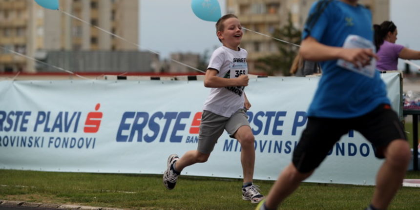 Zadar, 210513.
Erste Plava Liga danas se odrzava na stadionu Visnjik. Rijec je o jedinstvenom djecjem atletskom natjecanju upecatljivog slogana Brze, Vise, Jace, koje se odrzava pod visokim pokroviteljstvom Ministarstva znanosti obrazovanja i sporta. Orga Zadar, 210513.
Erste Plava Liga danas se odrzava na stadionu Visnjik. Rijec je o jedinstvenom djecjem atletskom natjecanju upecatljivog slogana Brze, Vise, Jace, koje se odrzava pod visokim pokroviteljstvom Ministarstva znanosti obrazovanja i sporta. Orga