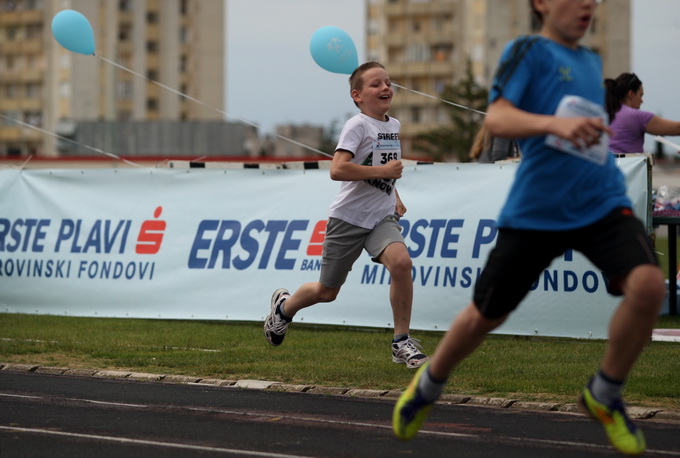 Zadar, 210513.
Erste Plava Liga danas se odrzava na stadionu Visnjik. Rijec je o jedinstvenom djecjem atletskom natjecanju upecatljivog slogana Brze, Vise, Jace, koje se odrzava pod visokim pokroviteljstvom Ministarstva znanosti obrazovanja i sporta. Orga Zadar, 210513.
Erste Plava Liga danas se odrzava na stadionu Visnjik. Rijec je o jedinstvenom djecjem atletskom natjecanju upecatljivog slogana Brze, Vise, Jace, koje se odrzava pod visokim pokroviteljstvom Ministarstva znanosti obrazovanja i sporta. Orga