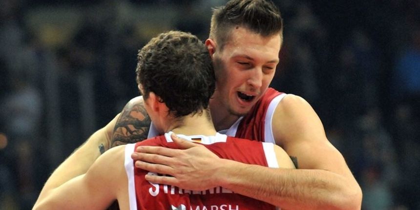Daniel Theis celebrates – Brose Baskets Bamberg, foto: euroleague.net