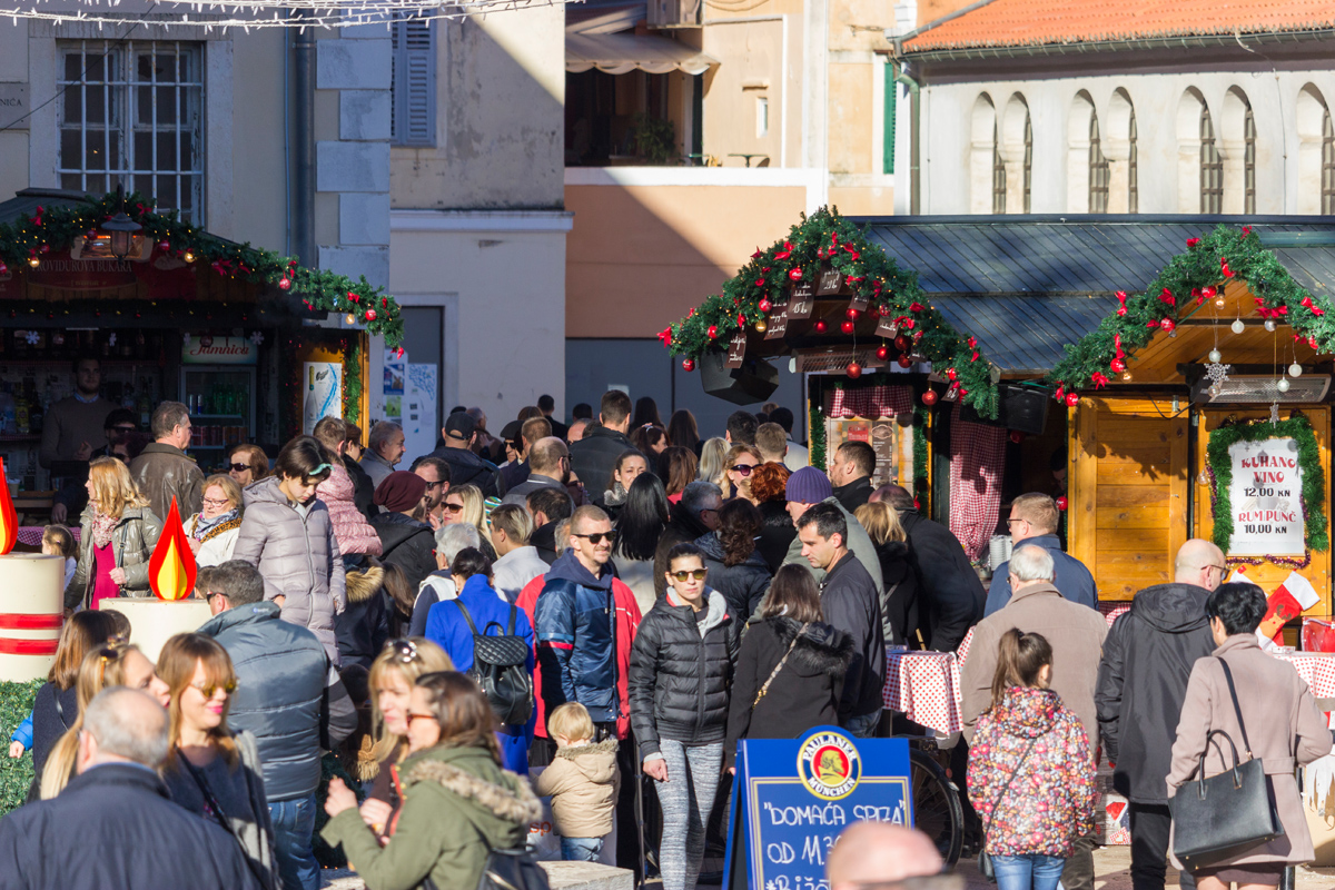 Badnjak 2016: Blagdanski đir po gradu 24. prosinca Badnjak 2016: Blagdanski đir po gradu 24. prosinca