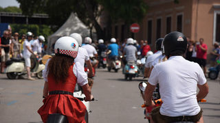 Spektakularni defile vespaša, foto: Vinko Pešić Spektakularni defile vespaša, foto: Vinko Pešić