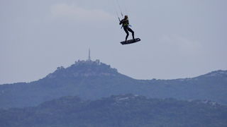 Na krilima juga: surferi i kiteri uživaju na Vitrenjaku