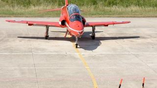 Akrobatska skupina “Red Arrows” Royal Air Forcea u posjeti Zračnoj bazi u Zemuniku Akrobatska skupina “Red Arrows” Royal Air Forcea u posjeti Zračnoj bazi u Zemuniku