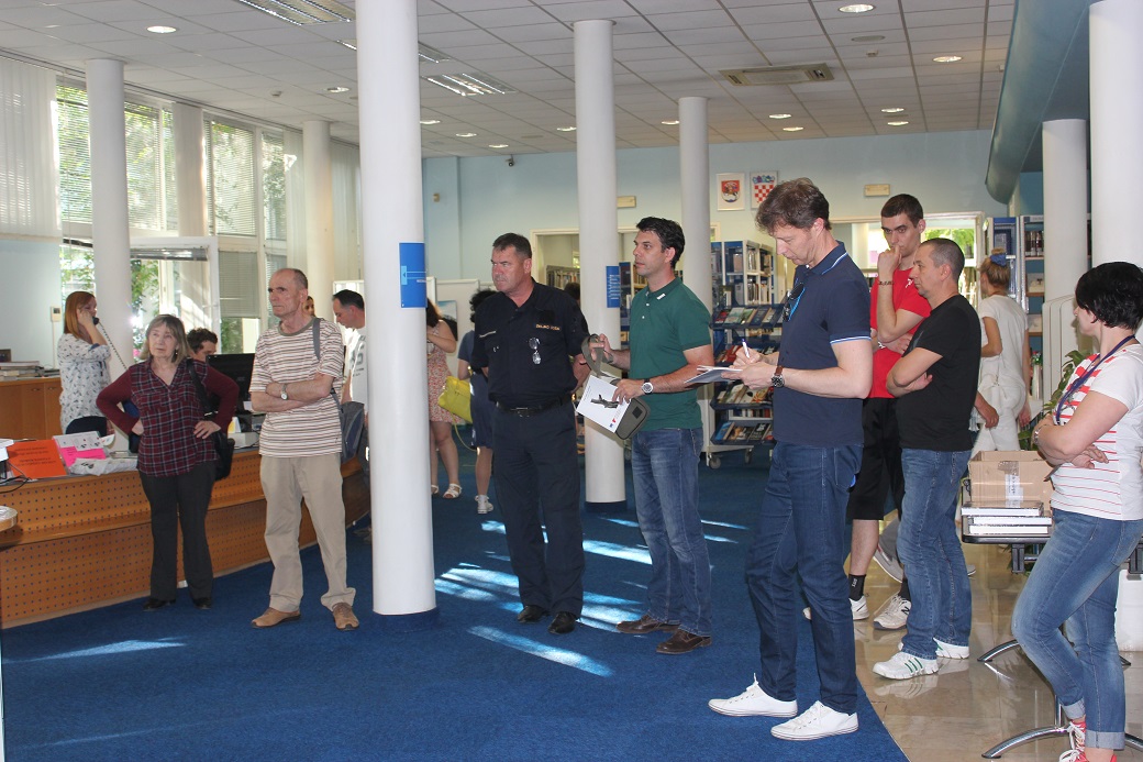 U Gradskoj knjižnici otvorena izložba “Crna šuma” Damira Hoyke