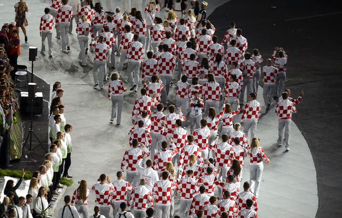 London, 270712.
Olimpijski stadion.
Svecano otvaranje Olimpijskih Igra u Londonu.
Na fotografiji: hrvatski sportasi u defileu, rukometni golman Venio Losert nosi zastavu.
Foto: Drago Sopta / CROPIX