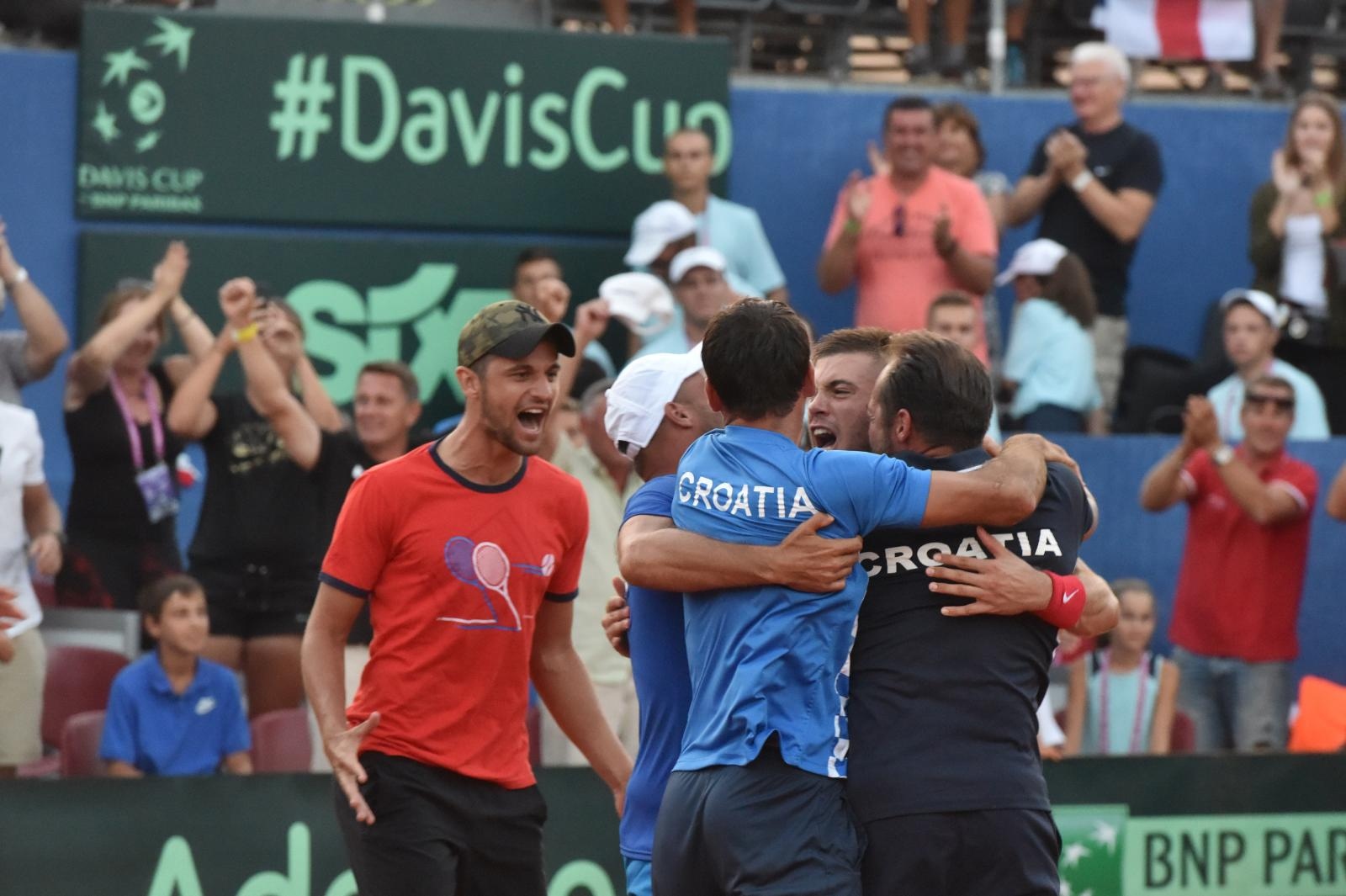 Slavlje hrvatskih tenisača nakon pobjede nad SAD-om Slavlje hrvatskih tenisača nakon pobjede nad SAD-om