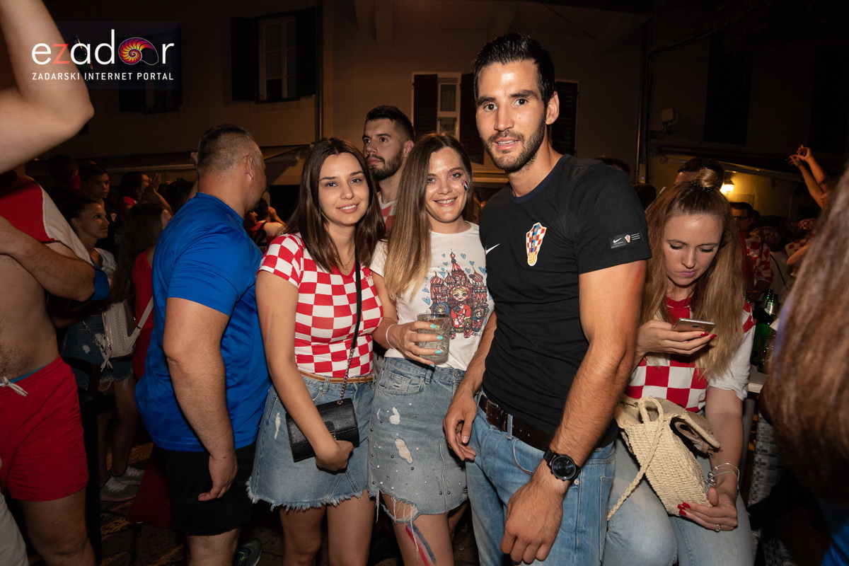 Čudesna noć: Velika fešta ulicama Zadra nakon plasmana Vatrenih u finale SP Čudesna noć: Velika fešta ulicama Zadra nakon plasmana Vatrenih u finale SP