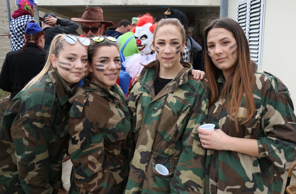Virske maškare: Nedjelja u znaku zvijezdice Meri, Tota i Tempo Banda