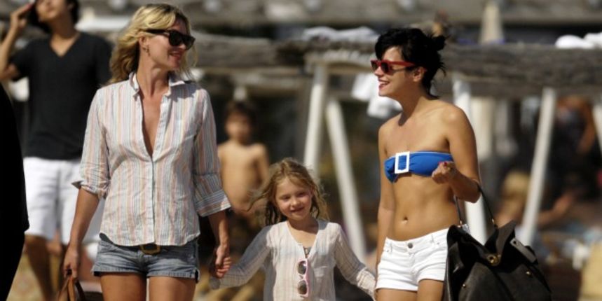 #3376906 Kate Moss and her daughter, Lila Grace, hang out with fellow Brit, Lily Allen, at celebrity hotspot Club 55 in St. Tropez.

Restriction applies: USA ONLY

 Fame Pictures, Inc – Santa Monica, CA, USA – +1 (310) 395-0500