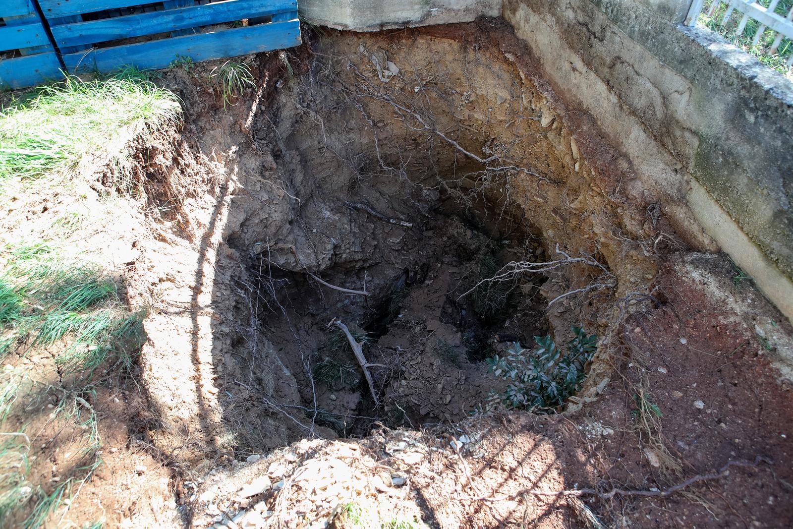 Katastrofalne posljedice bujične poplave u Mekoj Dragi Katastrofalne posljedice bujične poplave u Mekoj Dragi