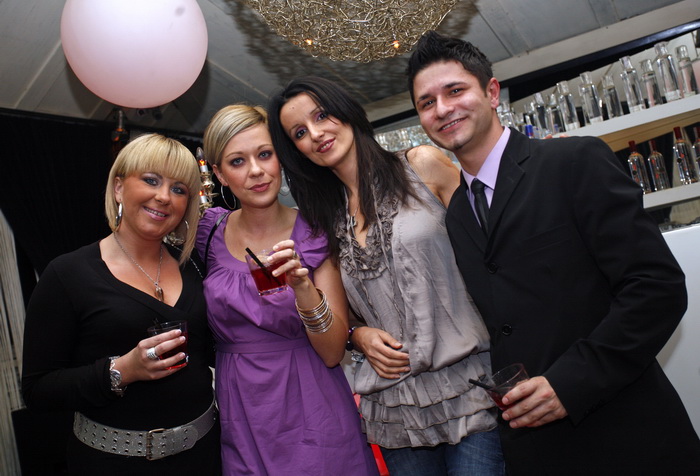 Zagreb, 220309.
Proslava 300-te epizode Red carpet-a, showbiz emisije Nove Tv, odrzana je u klubu Gallery na Jarunu.
Na slici: Sladjana Kozma, Ivana Nanut, Mirela Rupic i Nenad Hervatin.
Foto: Neja Markicevic / Cropix