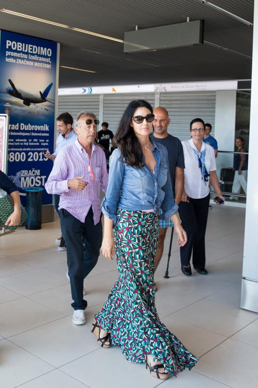 Slavna glumica Monica Bellucci sletjela je u Zracnu luku Dubrovnik letom Easy Jeta iz Pariza. Photo: Grgo Jelavic/PIXSELL Slavna glumica Monica Bellucci sletjela je u Zracnu luku Dubrovnik letom Easy Jeta iz Pariza. Photo: Grgo Jelavic/PIXSELL