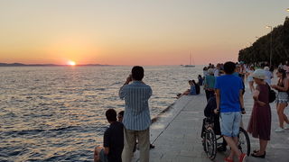 Zalazak sunca i Craft Beer Festival na zadarskoj rivi. Foto: Mladen Malik Zalazak sunca i Craft Beer Festival na zadarskoj rivi. Foto: Mladen Malik