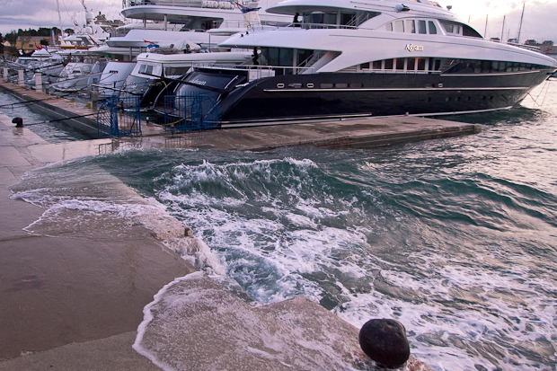 Tramontana u Zadru 17. prosinca 2011., Foto: Leo Banić Tramontana u Zadru 17. prosinca 2011., Foto: Leo Banić