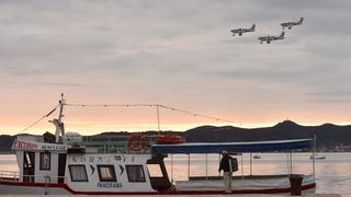 Zadar: Pozdravni prelet povodom 25. godišnjice osnutka i djelovanja eskadrile Zadar: Pozdravni prelet povodom 25. godišnjice osnutka i djelovanja eskadrile