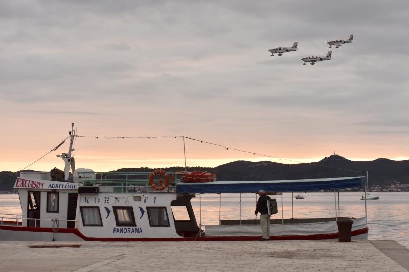 Zadar: Pozdravni prelet povodom 25. godišnjice osnutka i djelovanja eskadrile Zadar: Pozdravni prelet povodom 25. godišnjice osnutka i djelovanja eskadrile