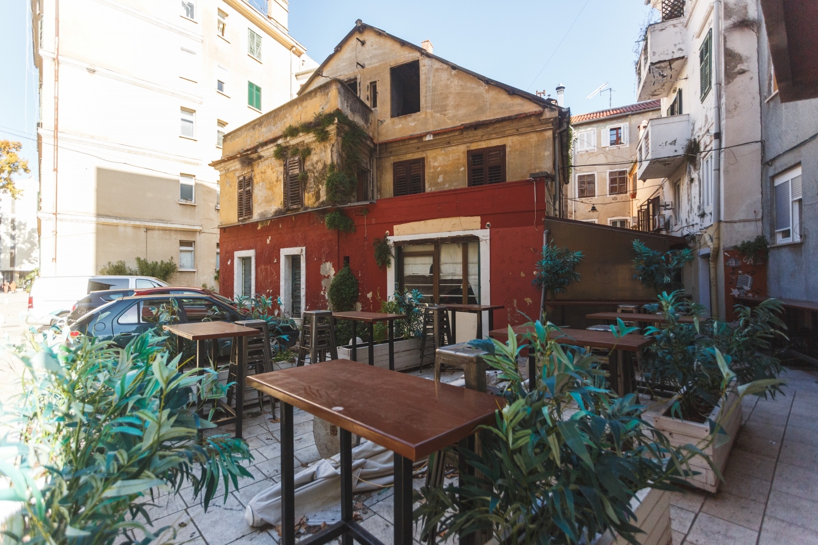 Zatvorene butige i poluprazan zadarski Poluotok Zatvorene butige i poluprazan zadarski Poluotok