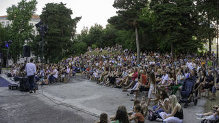 Gesta na Kapetanskom: Premijera predstave Pila naopako