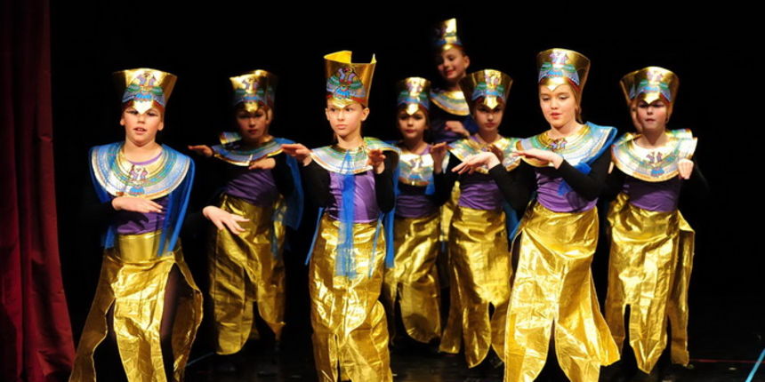 Plesna udruga Gesta: Karnevalski vremeplov, Foto: Zeljko Karavida Plesna udruga Gesta: Karnevalski vremeplov, Foto: Zeljko Karavida