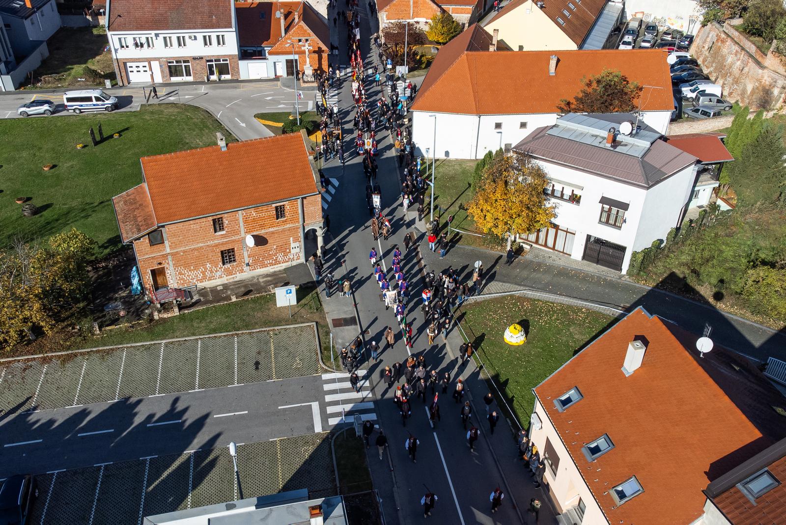 Vukovar: Kolona sjećanja iz zraka Vukovar: Kolona sjećanja iz zraka